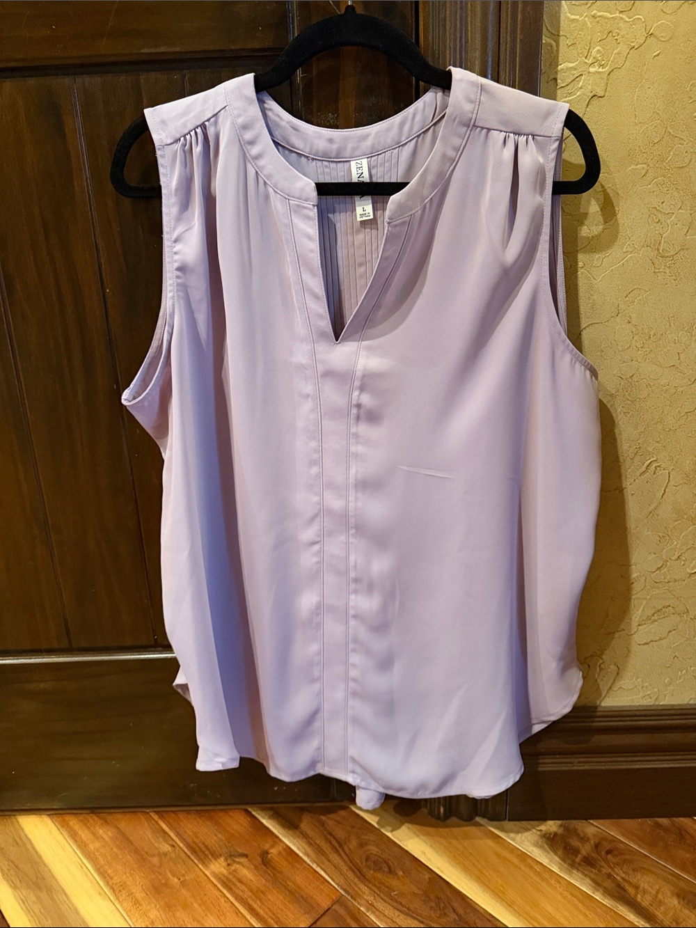 Women’s Sleeveless Lavender V-Neck Camisole